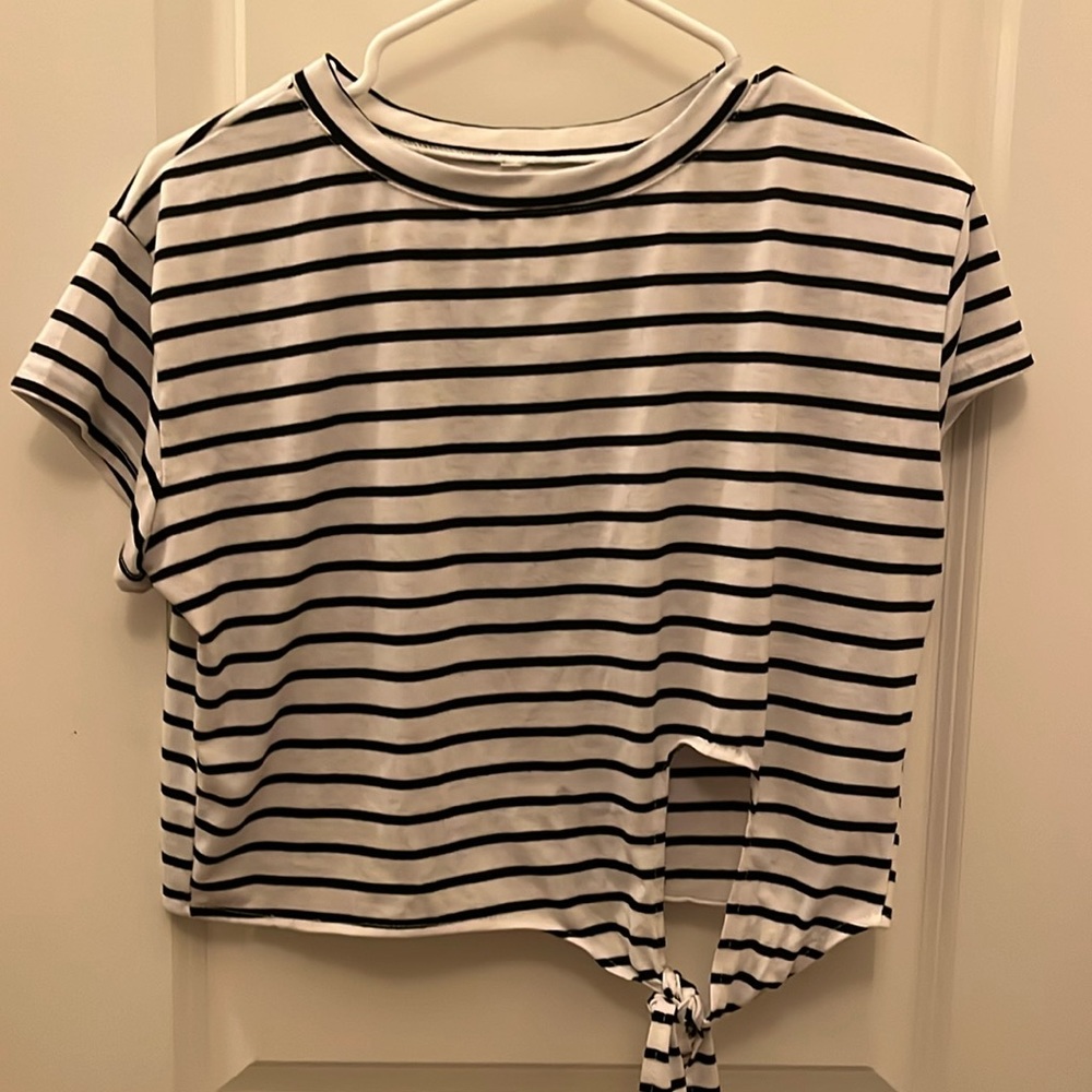 ❤️ 6 for 20 ❤️ Striped cropped tie tshirt size M